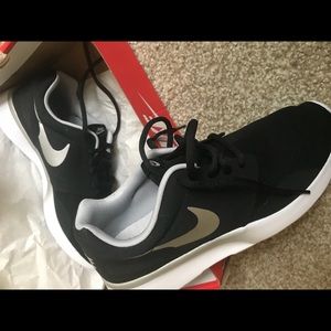 Women’s NIKE KAISHI NS